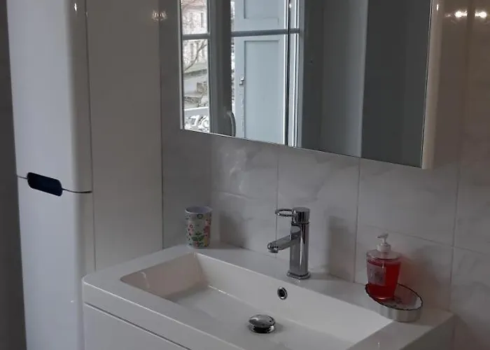 فندق مبيت وإفطار Aude Cite-city 4*